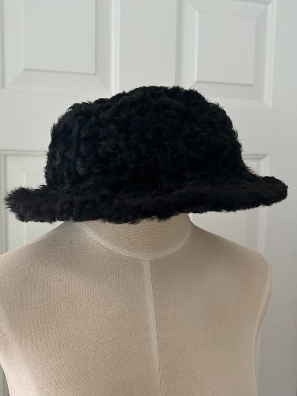 no brand Black faux fur bucket hat